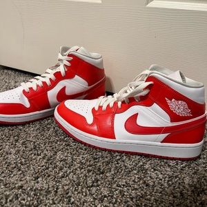 Like New Jordan 1 Mids